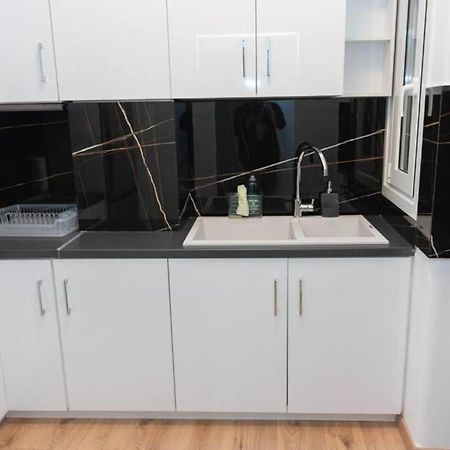 Renovated Spacious Flat 7Min To Subway Station- Афіни Екстер'єр фото