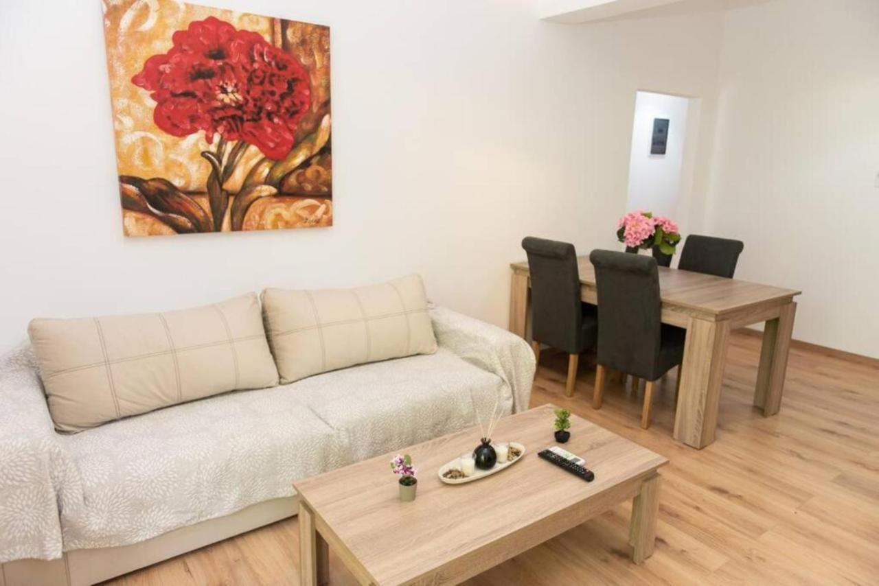 Renovated Spacious Flat 7Min To Subway Station- Афіни Екстер'єр фото