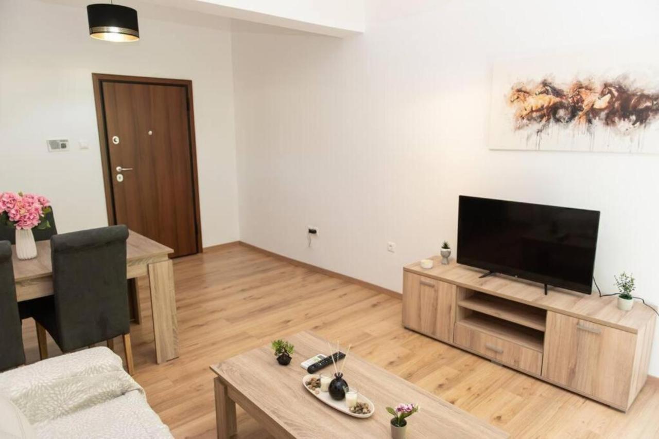 Renovated Spacious Flat 7Min To Subway Station- Афіни Екстер'єр фото