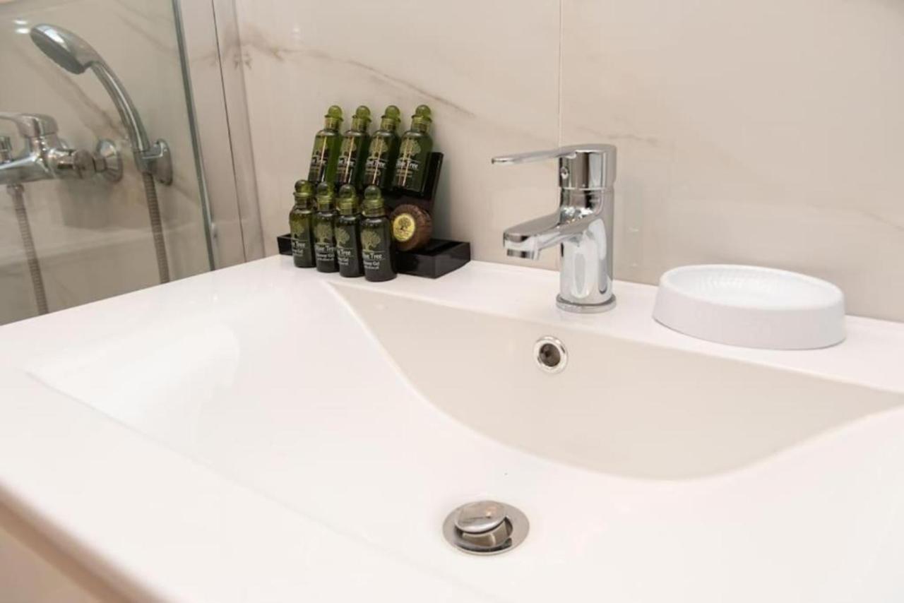 Renovated Spacious Flat 7Min To Subway Station- Афіни Екстер'єр фото