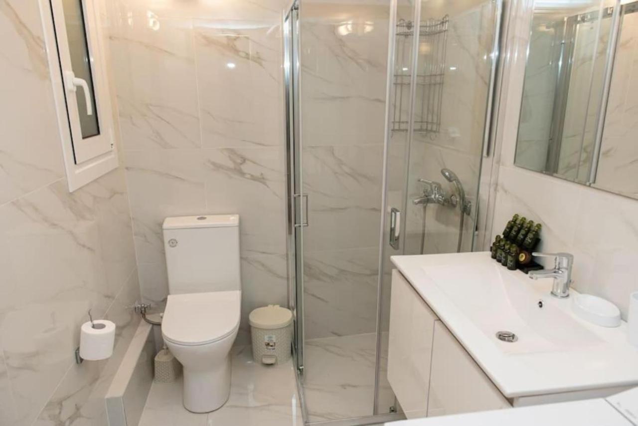 Renovated Spacious Flat 7Min To Subway Station- Афіни Екстер'єр фото